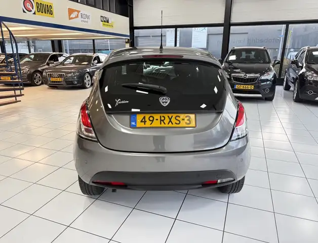 Lancia Ypsilon view 12