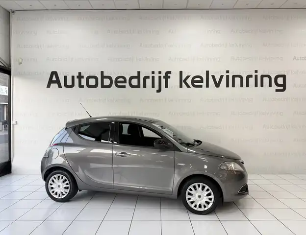 Lancia Ypsilon view 8