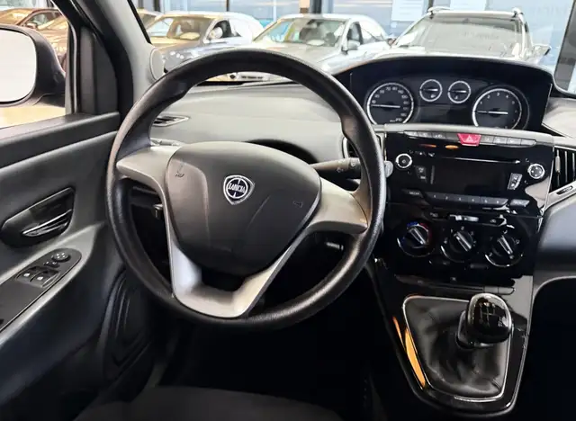 Lancia Ypsilon view 22