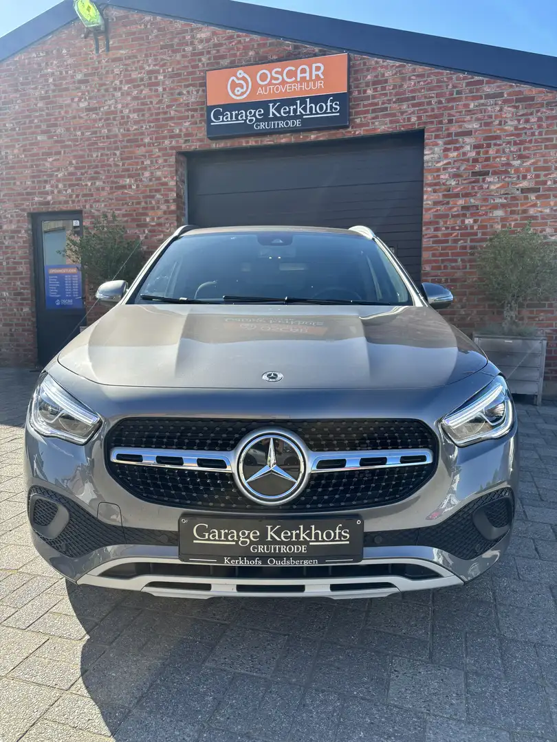 Mercedes-Benz GLA 180 Business Solution Grijs - 1