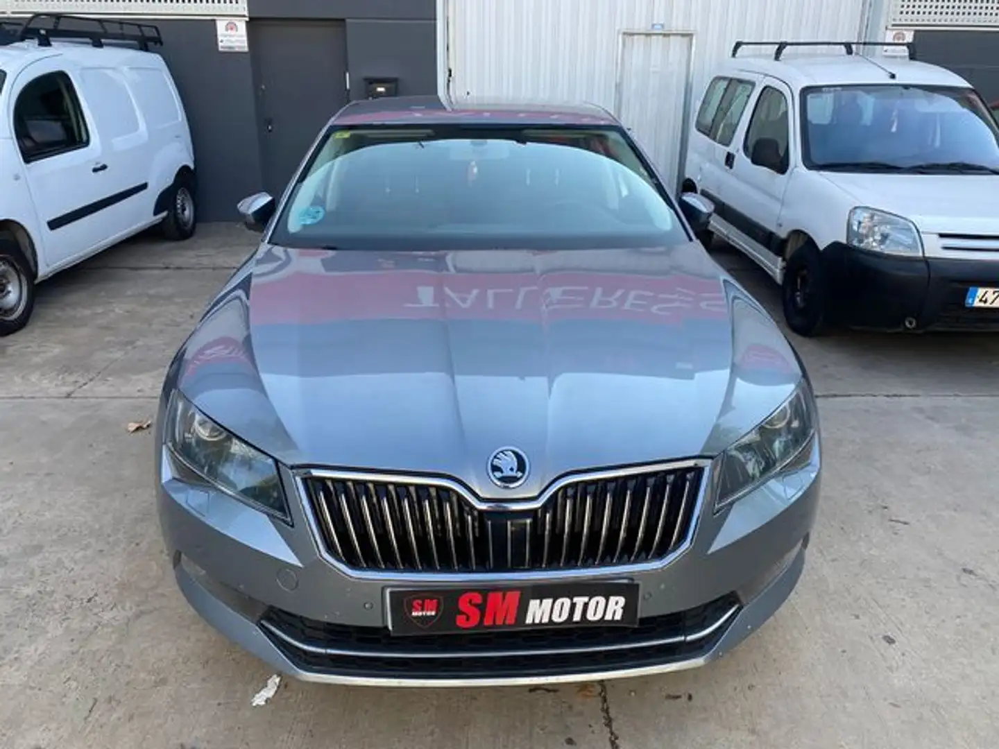 Skoda Superb 2.0TDI AdBlue Ambition 110kW Gris - 2