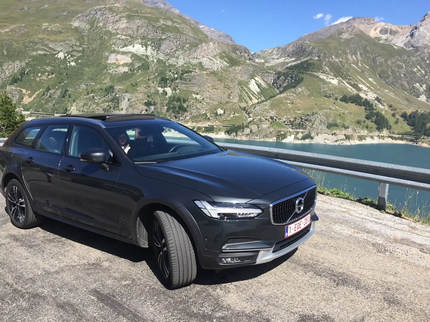 Volvo V90 Cross Country 2.0 D4 AWD Pro Geartronic Gris - 1
