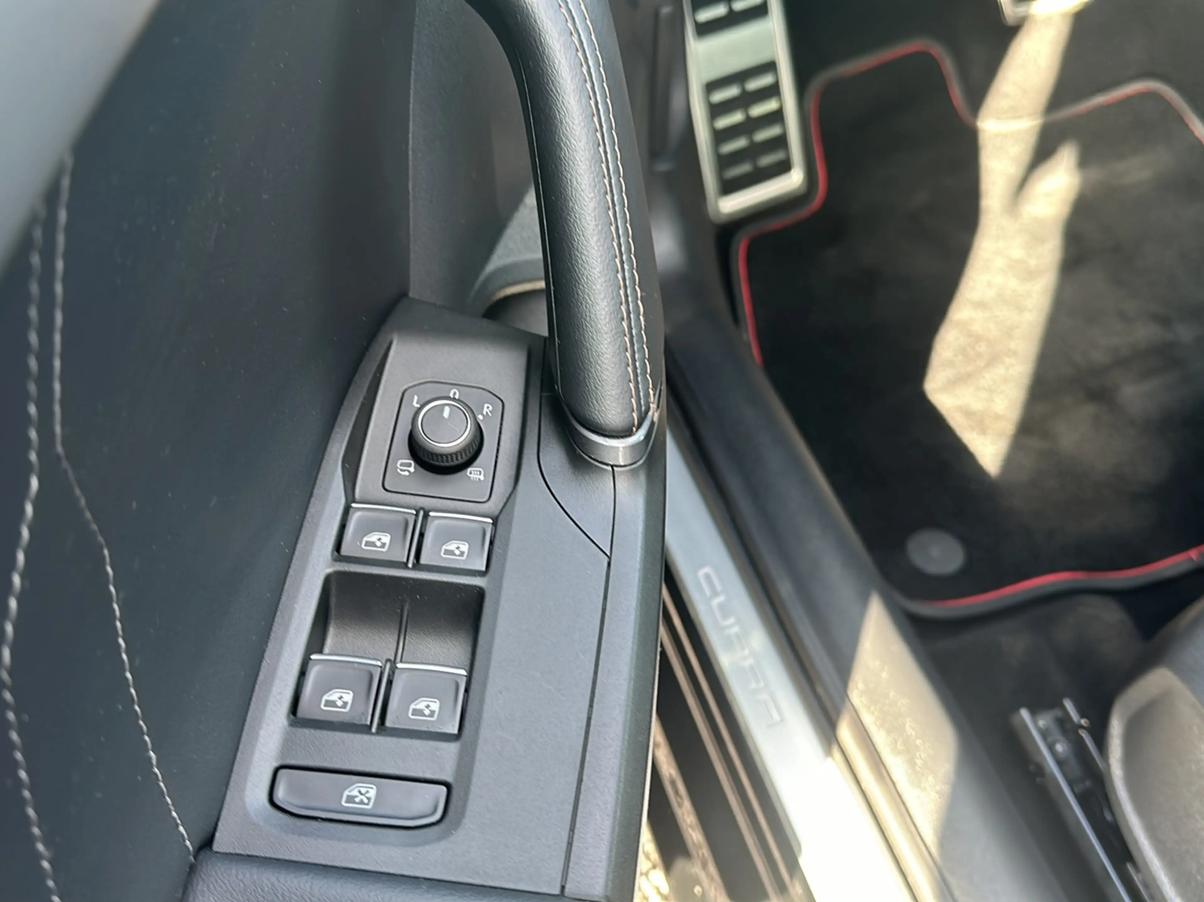 CUPRA Leon 2.0TSI VZ 4Dri ACC+DCC+LED+VIRTU+KAMERA+19 — photo 10