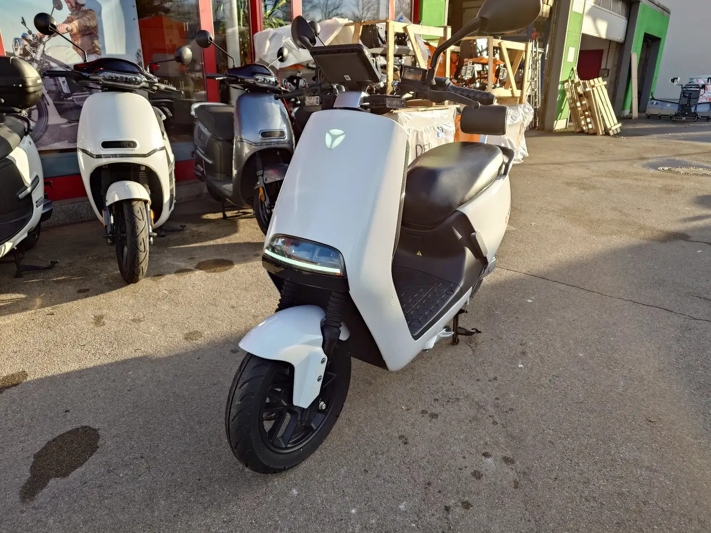Yadea G5 Yadea G5 in Weiß - ABVERKAUF - Wit - 2