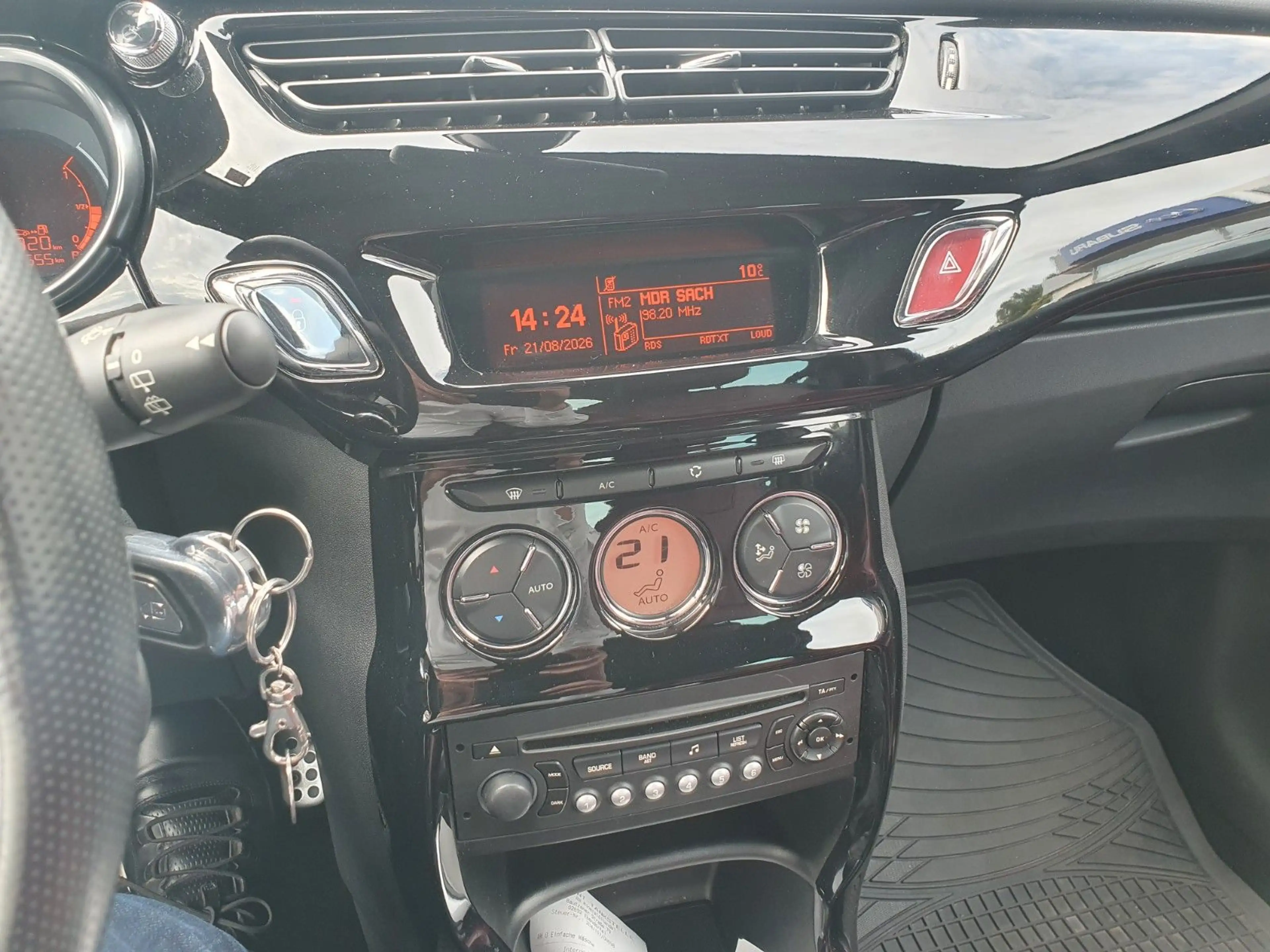 Citroen DS3 SportChic 1,6T 56TKM, Leder — photo 2
