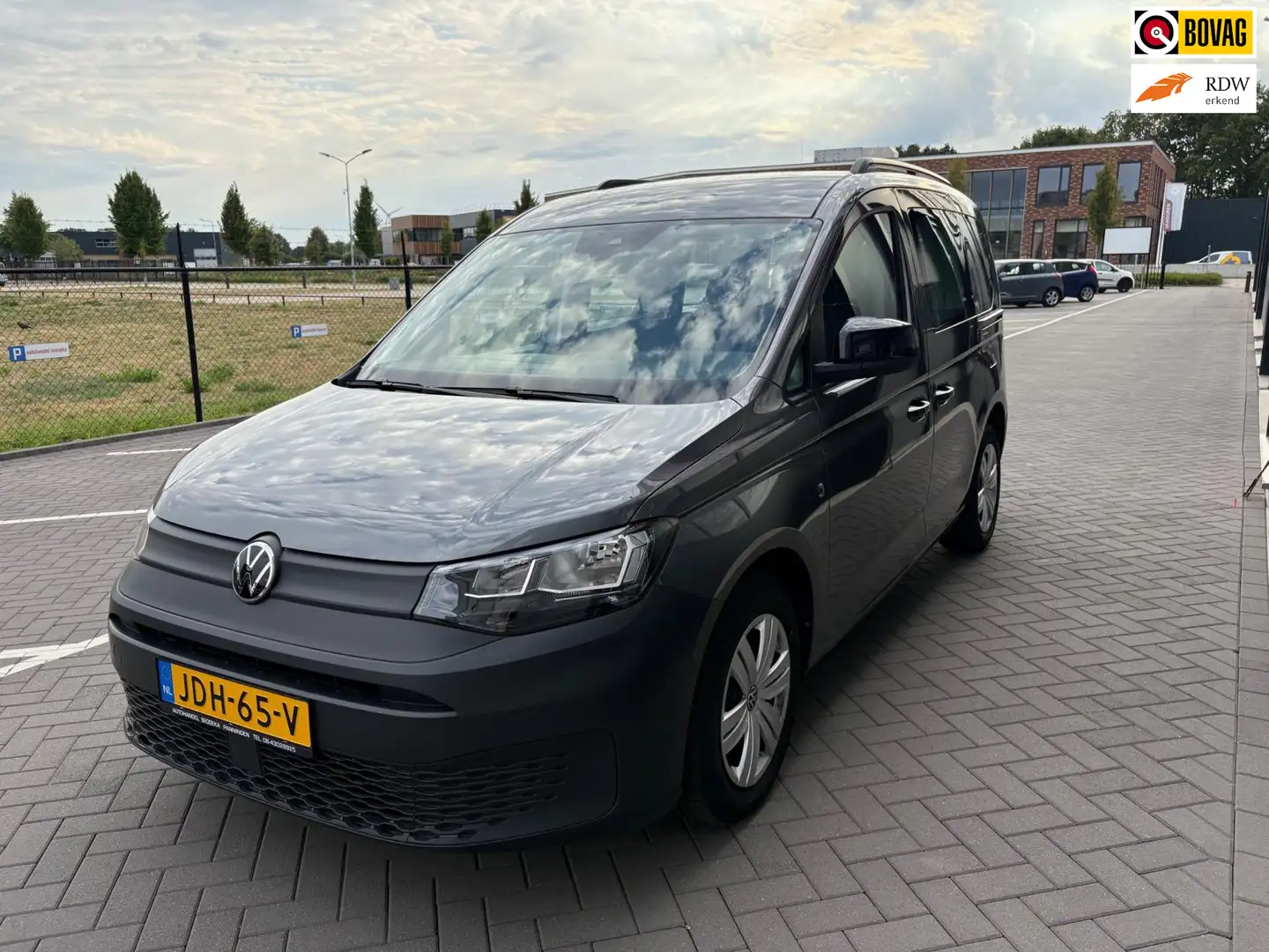 Volkswagen Caddy Drive 1.5TSi 114 pk 7 persoons Grau - 1