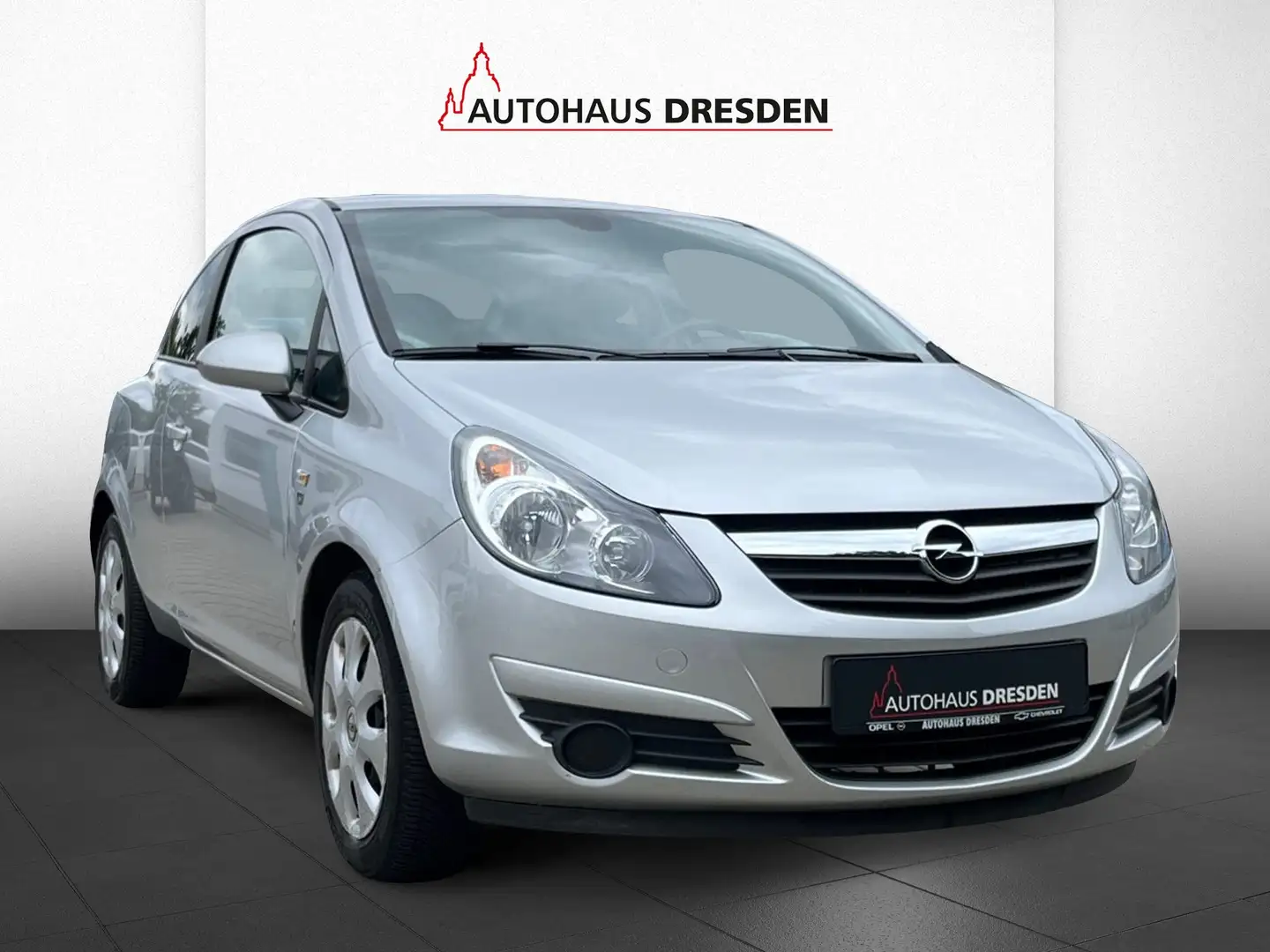 Opel Corsa D 1.4 KLIMA, TEMPOMAT Zilver - 2