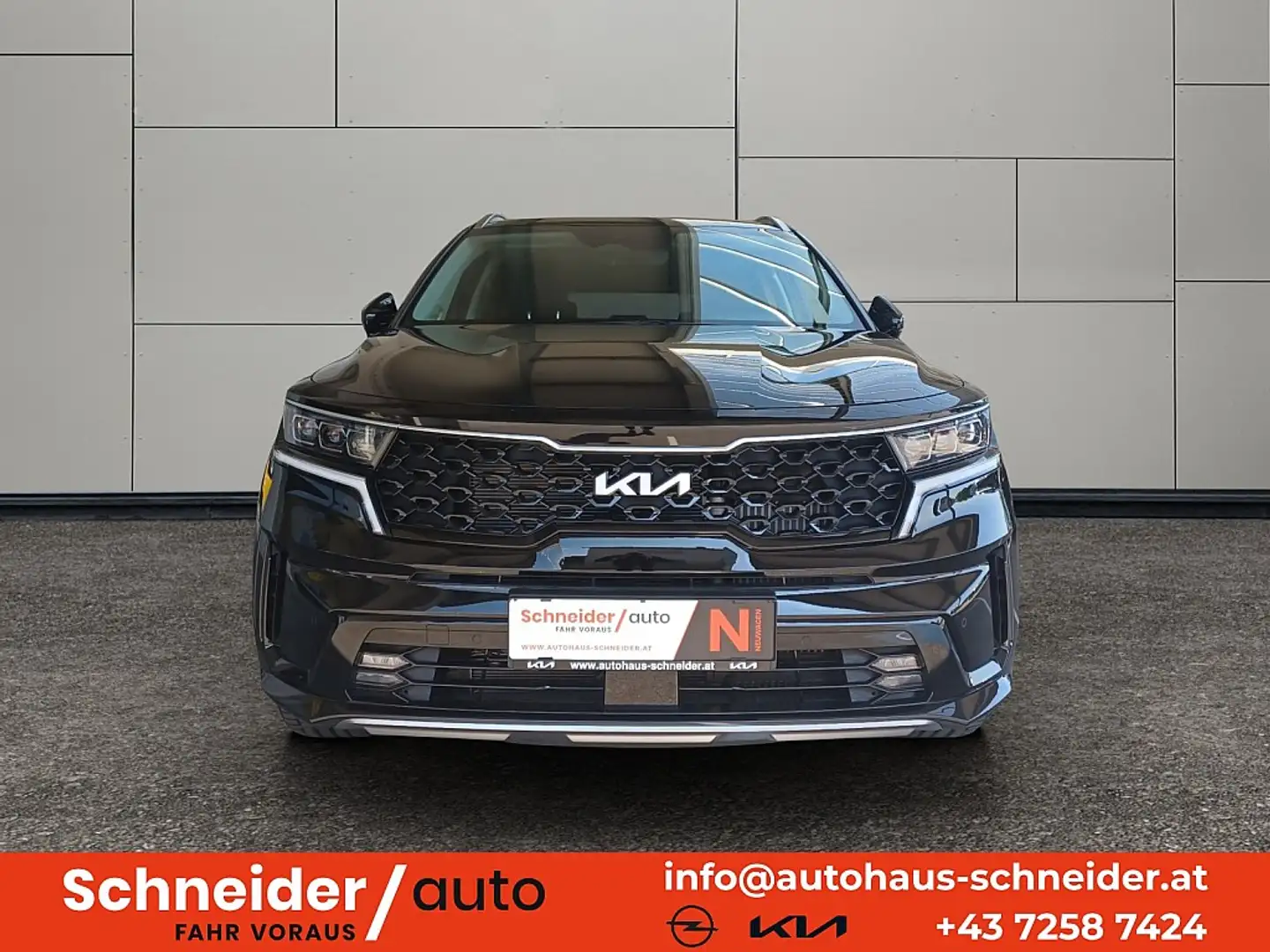 Kia Sorento 1,6 T-GDI Plug-In Hybrid GPF AWD Gold Aut. Edition Černá - 2