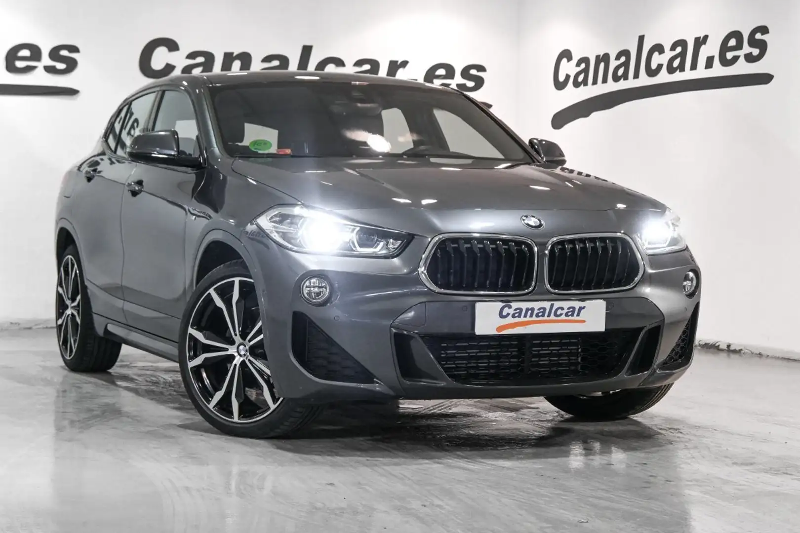 BMW X2 sDrive 18dA Gris - 2