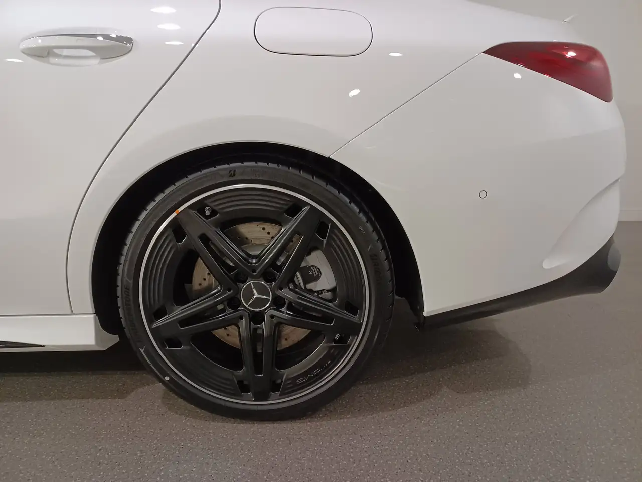 Mercedes-Benz CLA снимка Mercedes-Benz CLA