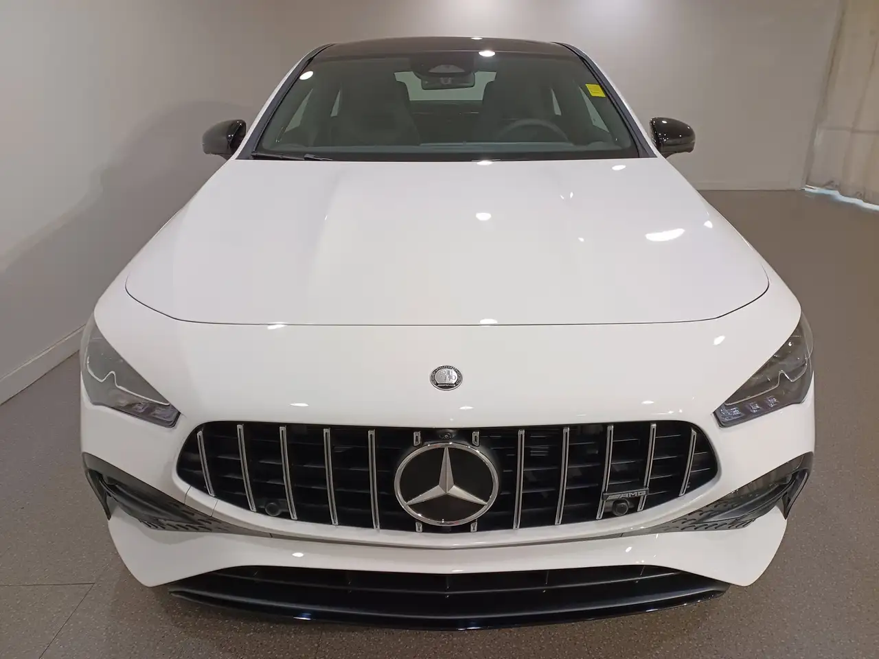 Mercedes-Benz CLA снимка Mercedes-Benz CLA