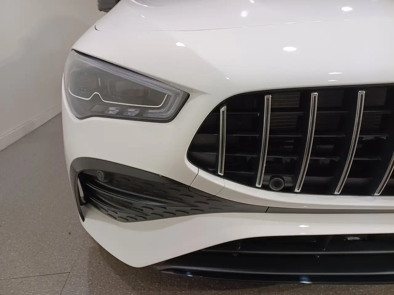 Mercedes-Benz CLA снимка Mercedes-Benz CLA