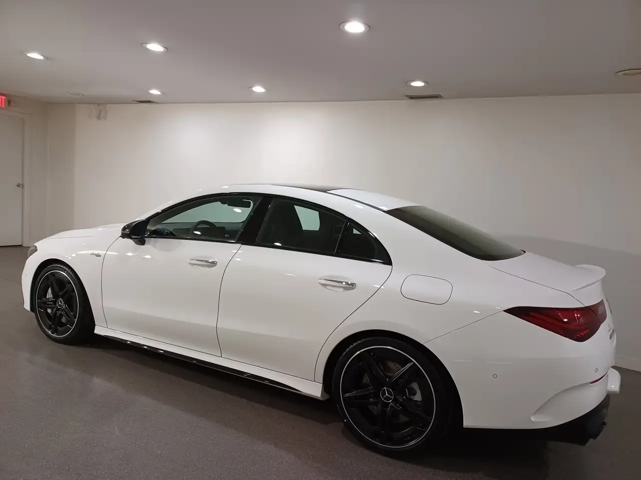 Mercedes-Benz CLA снимка Mercedes-Benz CLA
