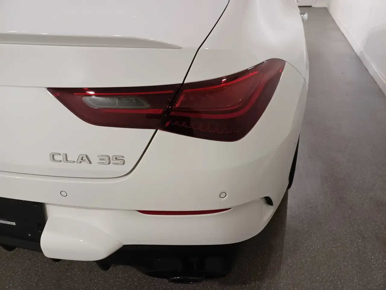 Mercedes-Benz CLA снимка Mercedes-Benz CLA