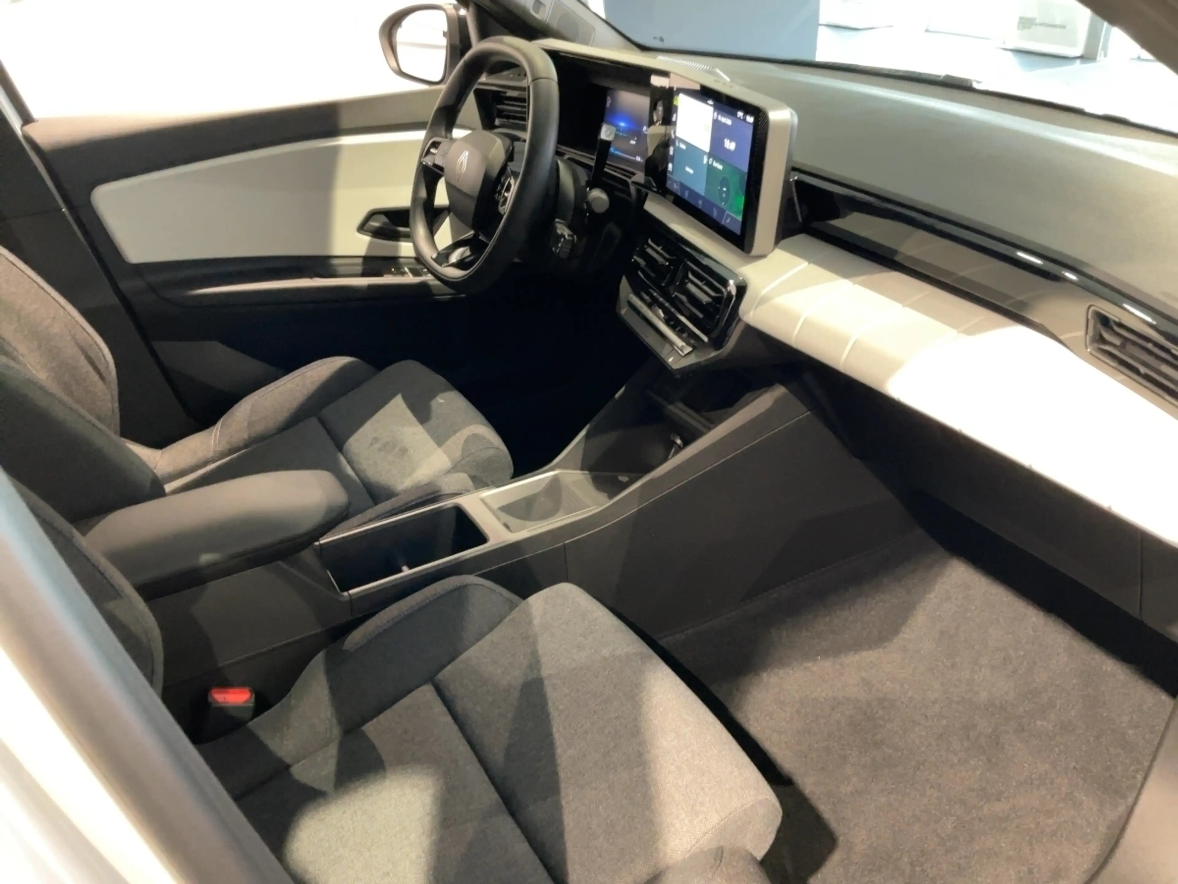Renault R 4 E-TECH 150 Advance Comfort Range +CARGO+ — photo 10