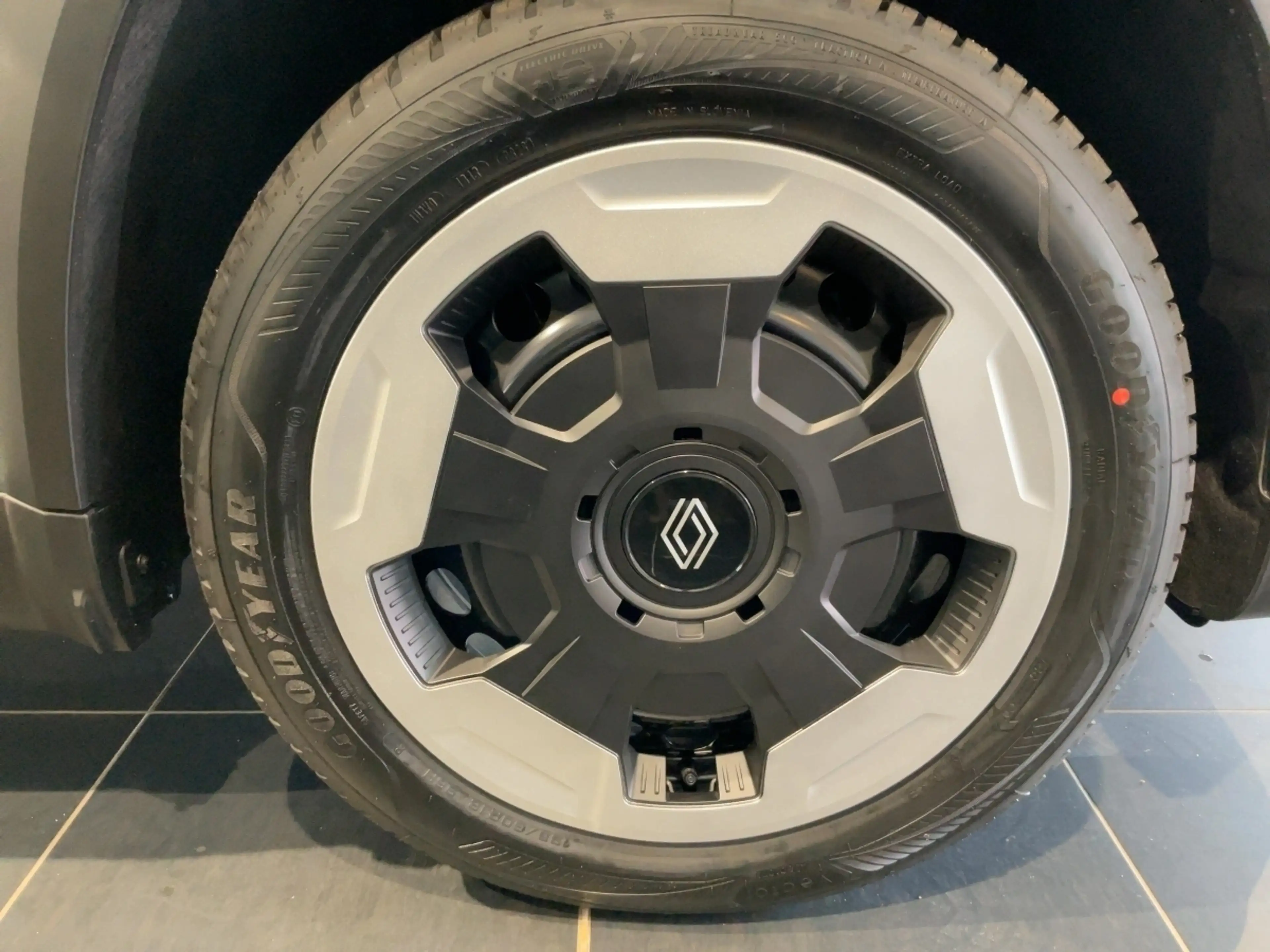 Renault R 4 E-TECH 150 Advance Comfort Range +CARGO+ — photo 7