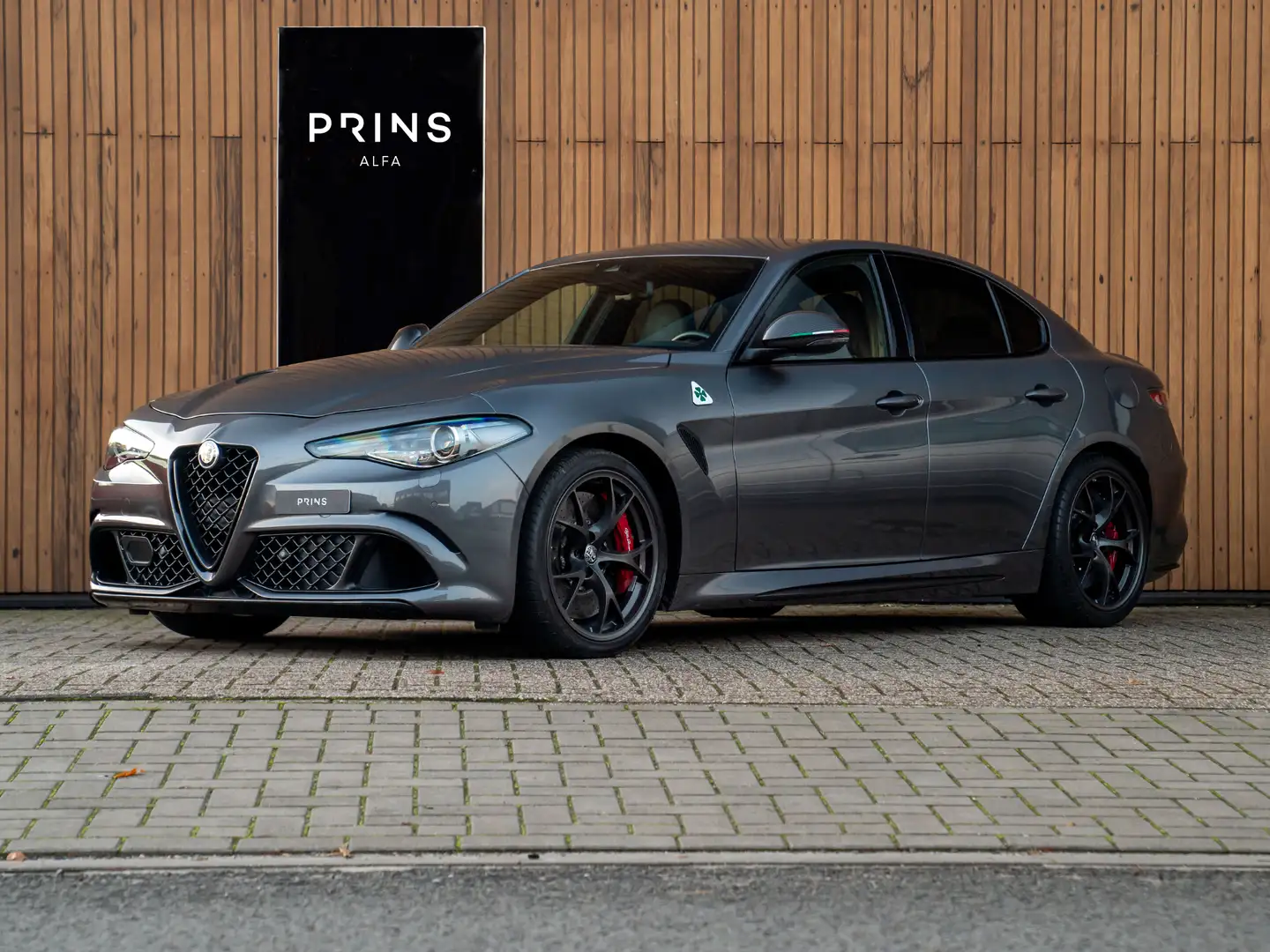 Alfa Romeo Giulia 2.9 V6 Quadrifoglio | Carbon stoelen | Akrapovic | Grijs - 1