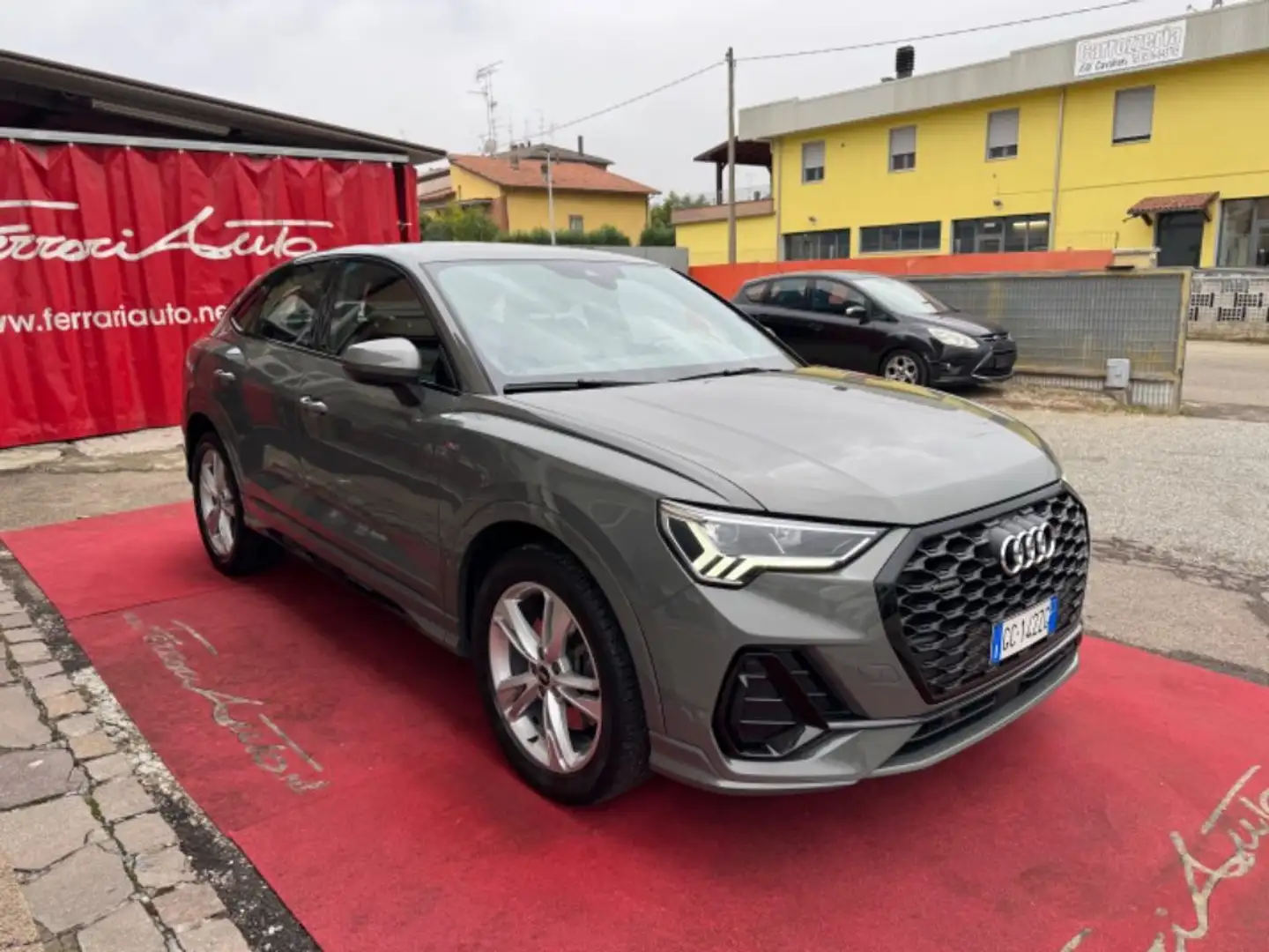Audi Q3 SPB SPORTBACK 40 TDI quattro S tronic S line Gris - 2
