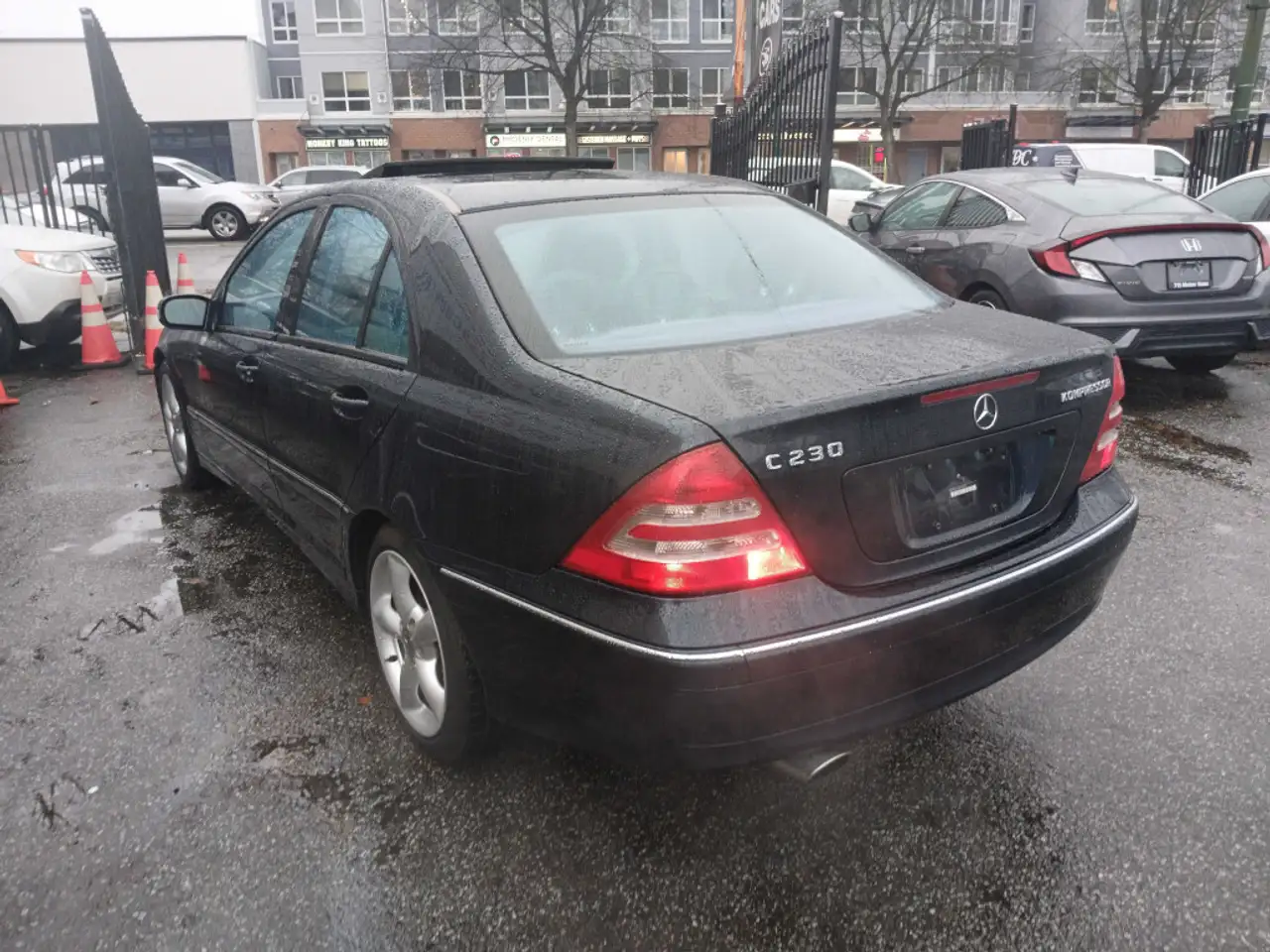Mercedes-Benz C-Class снимка Mercedes-Benz C-Class