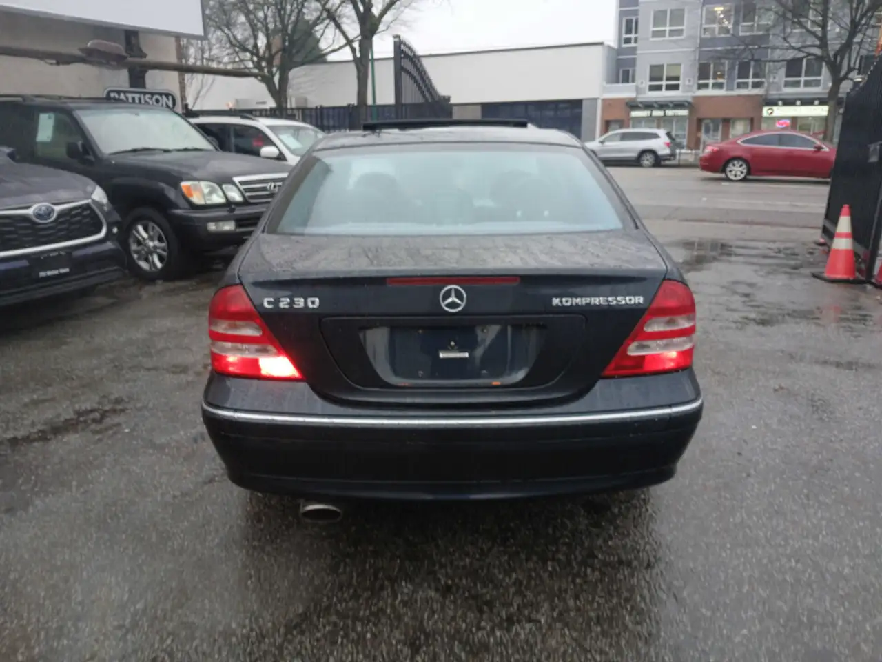 Mercedes-Benz C-Class снимка Mercedes-Benz C-Class