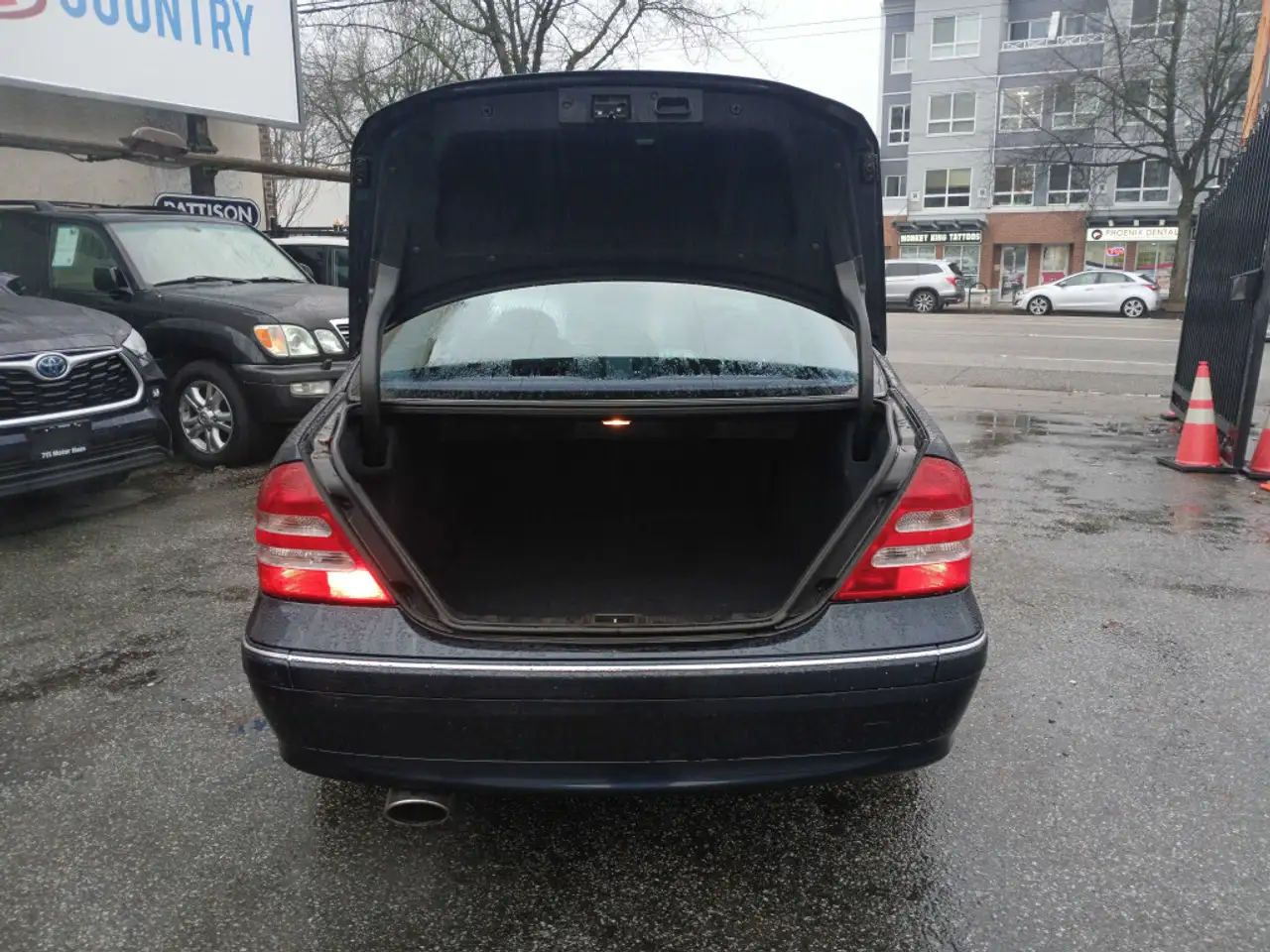 Mercedes-Benz C-Class снимка Mercedes-Benz C-Class