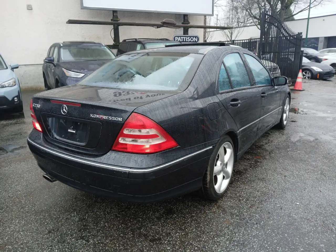 Mercedes-Benz C-Class снимка Mercedes-Benz C-Class