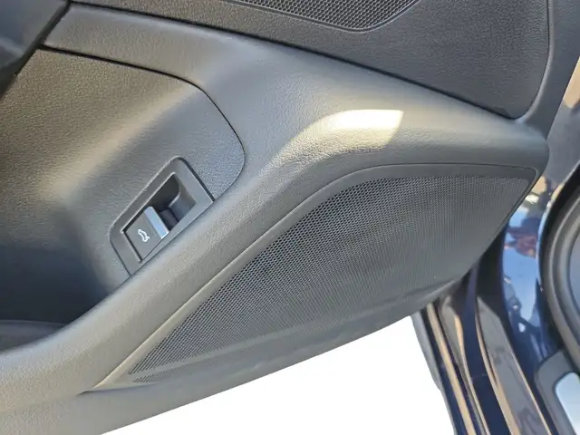 Audi A6 view 11