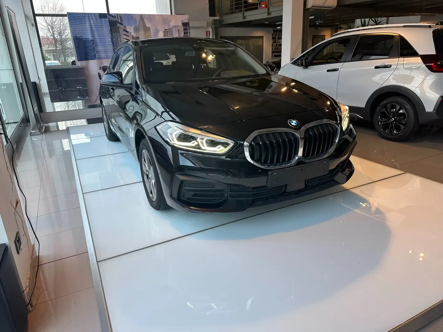 BMW 116 116d Business Advantage auto Nero - 1