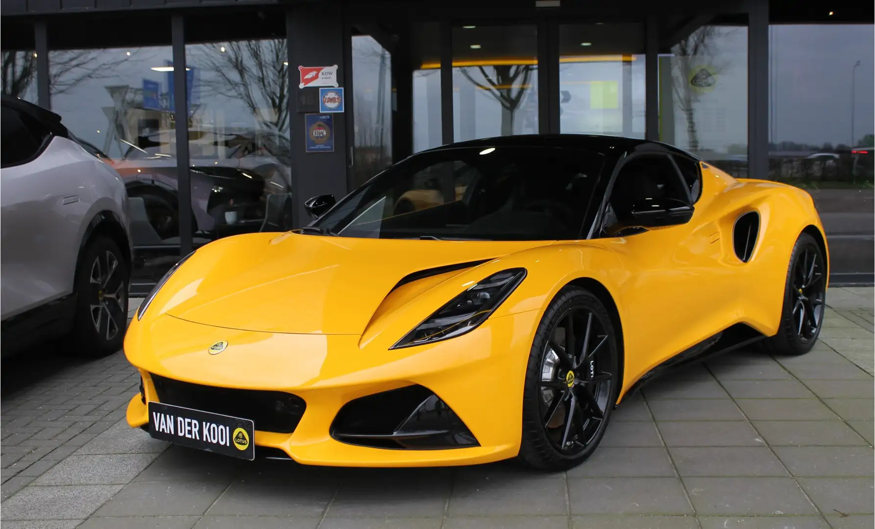 Lotus Emira 3.5 V6 First Edition Amarillo - 1