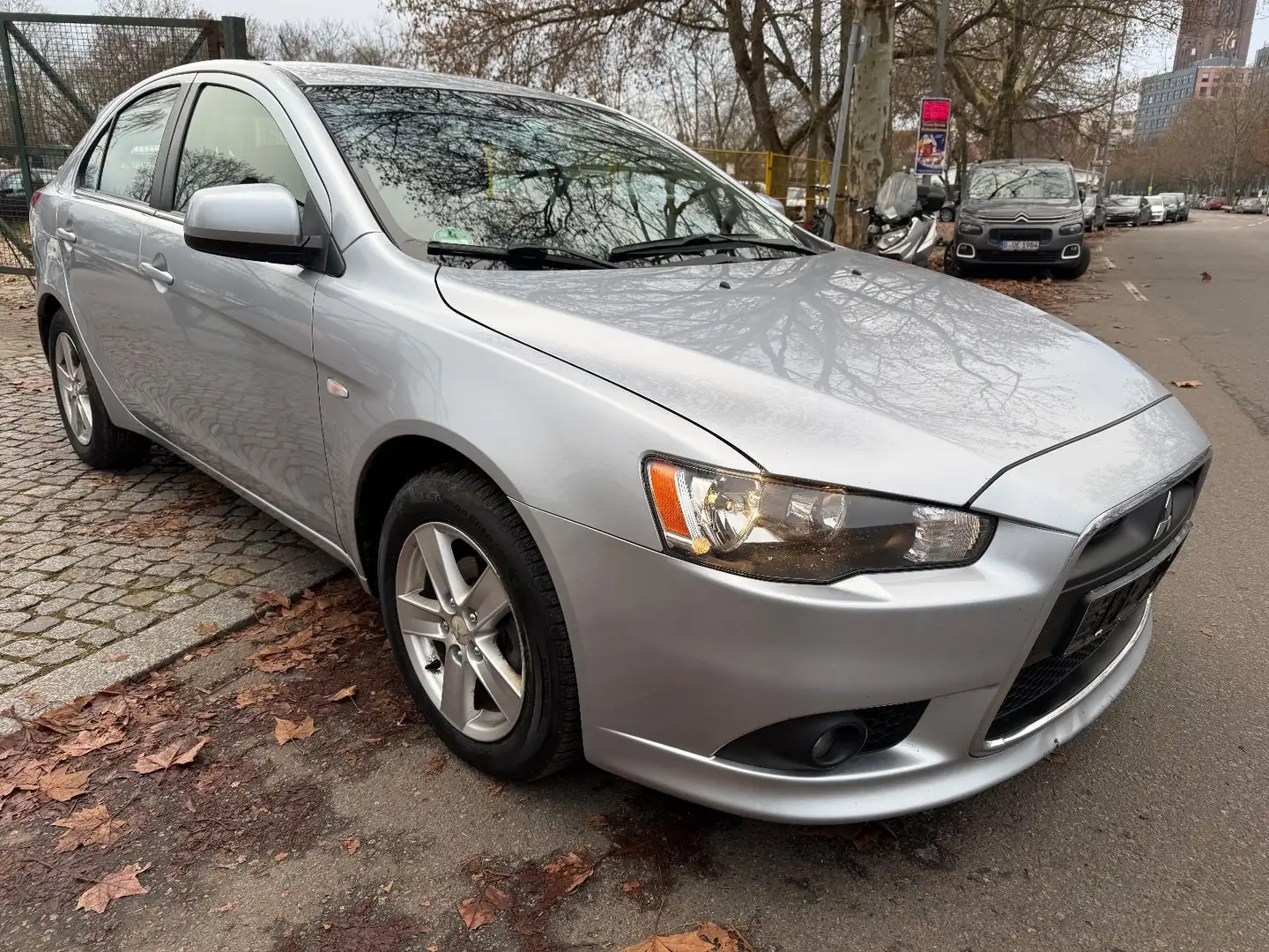 Mitsubishi Lancer Sportback Invite Argent - 2