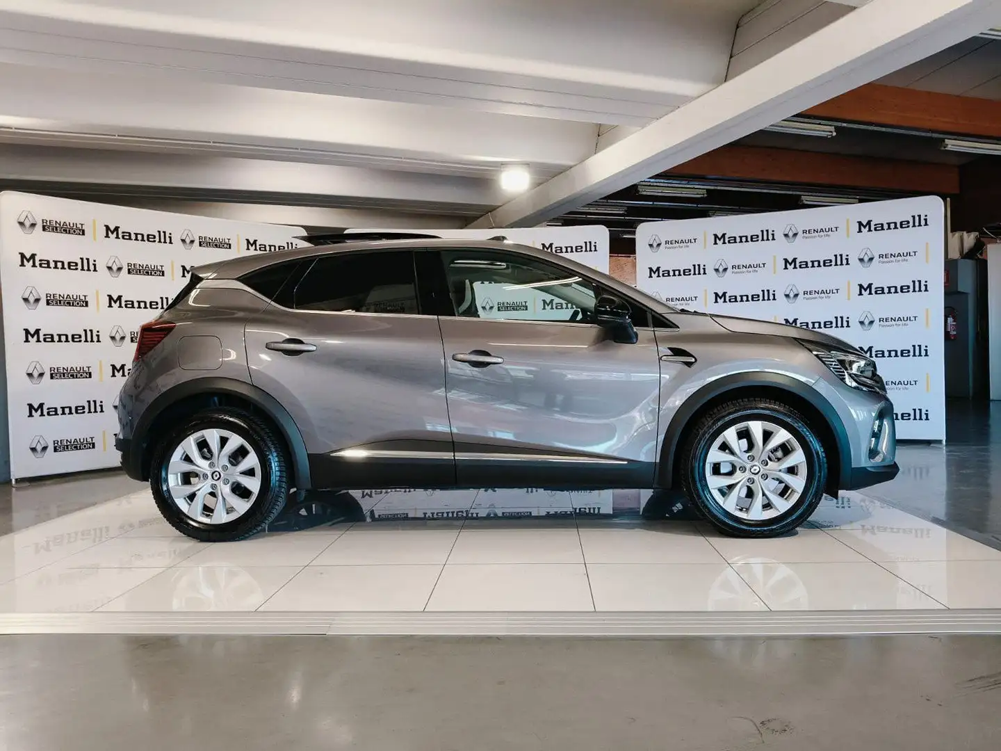 Renault Captur Intens Auto 145cv rif.GK668 Grigio - 2