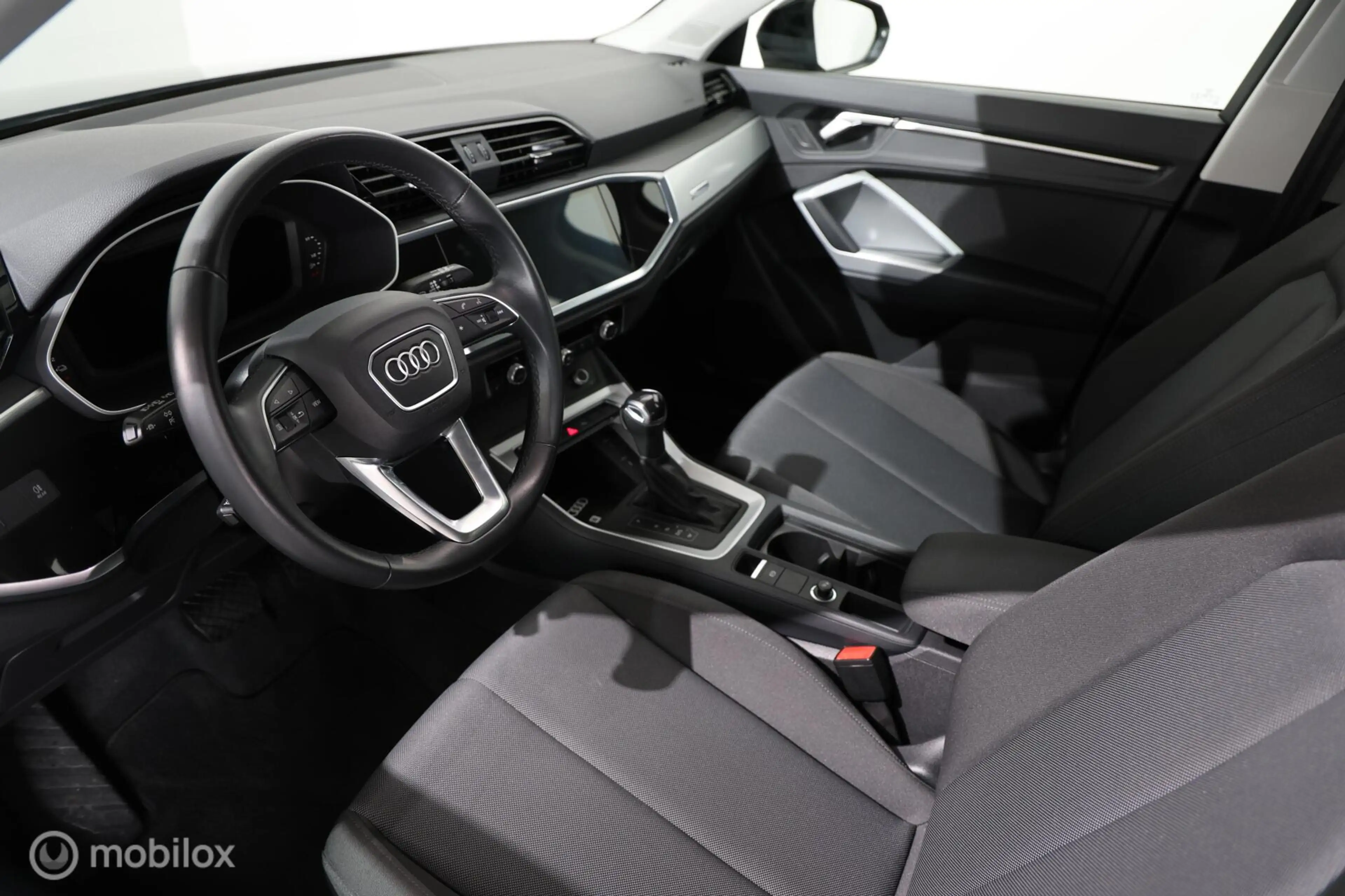 Audi Q3 45 TFSI e Advanced edition - Stoelverwarming - Nav — photo 12
