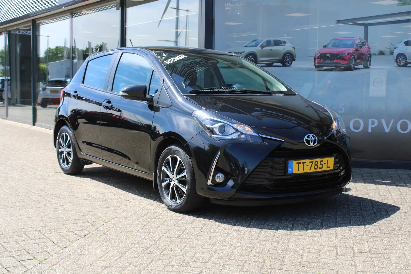 Toyota Yaris 1.5 VVT-i Aspiration Automaat, Trekhaak, All Seaso Zwart - 2