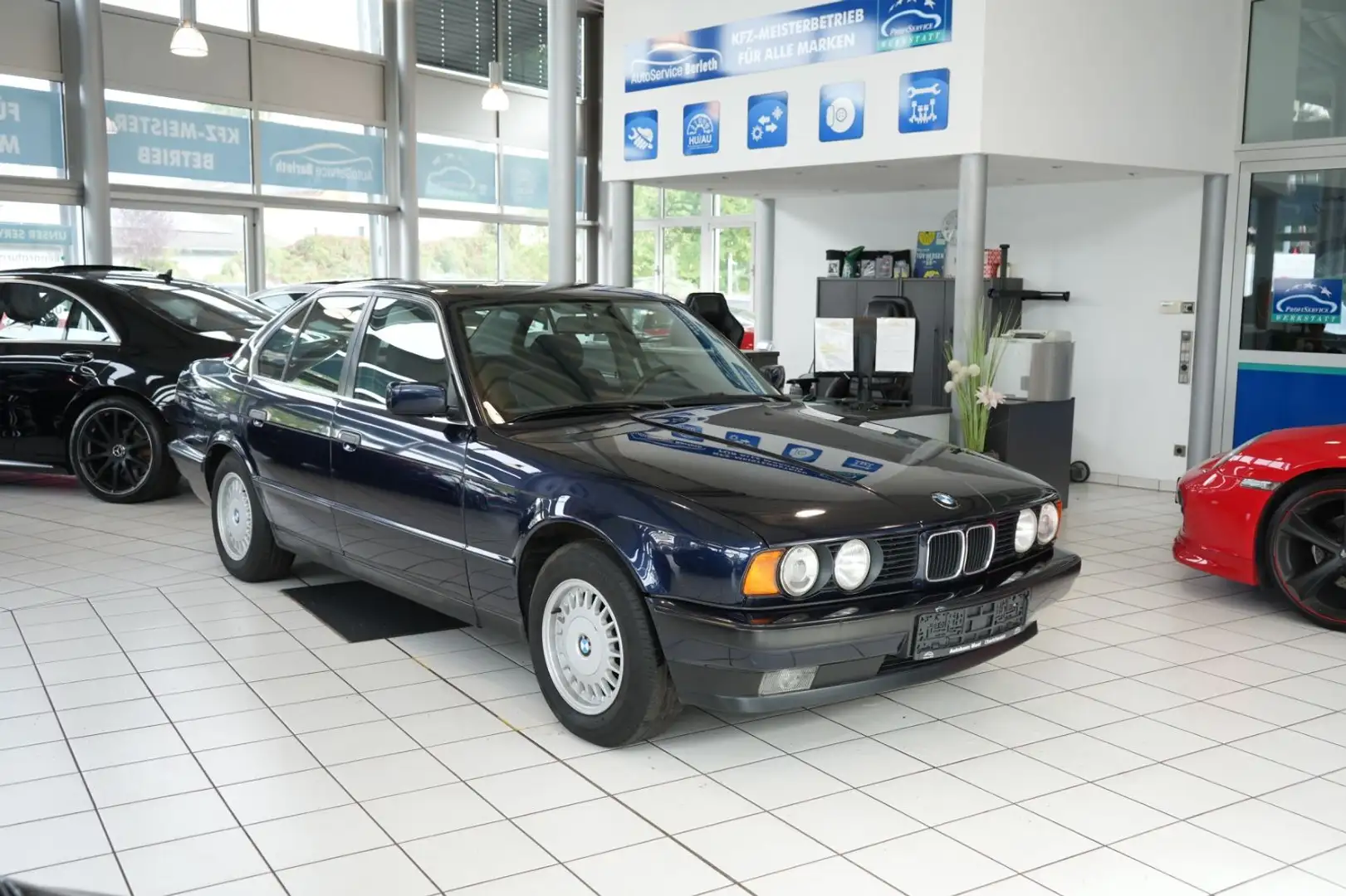 BMW 520 i E34 Lim.*1.Hd*Nur 84tkm*SH-gepfl.*TÜV-09/27 Blau - 1