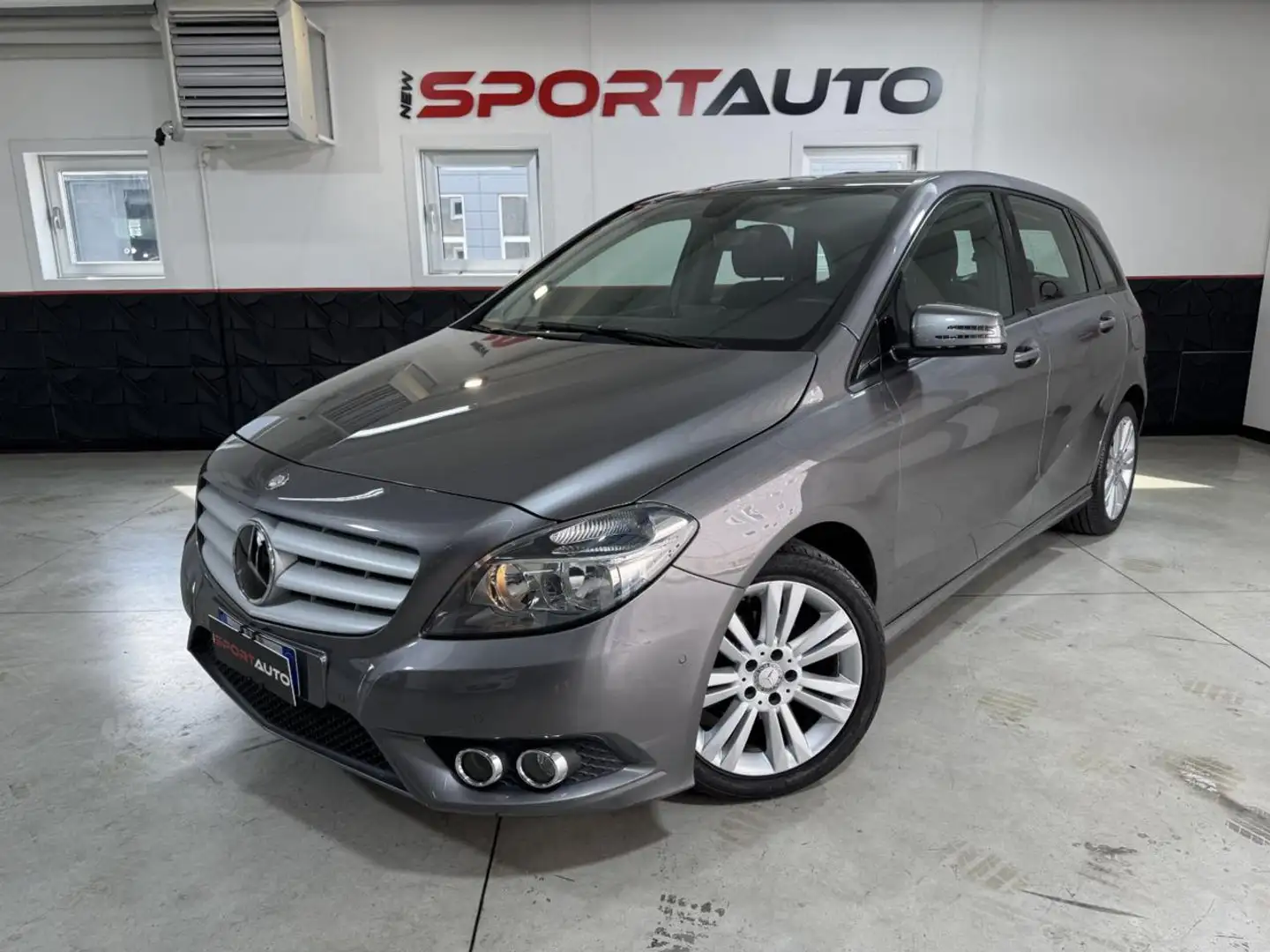 Mercedes-Benz B 180 Executive Grau - 1