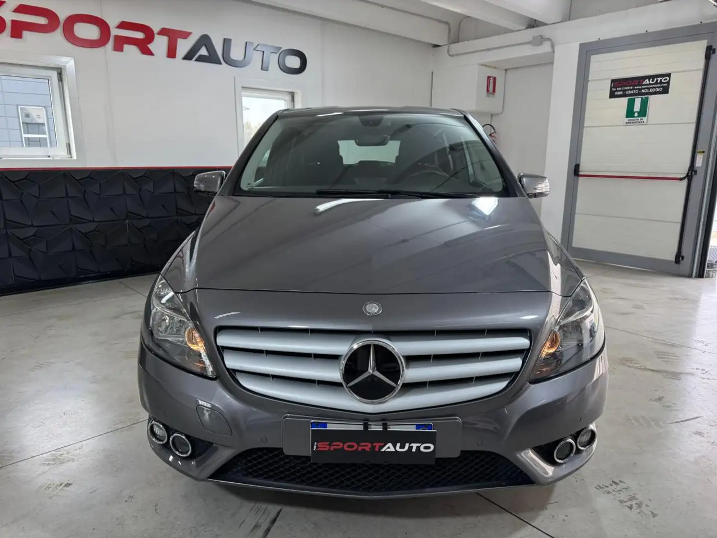 Mercedes-Benz B 180 Executive Grau - 2