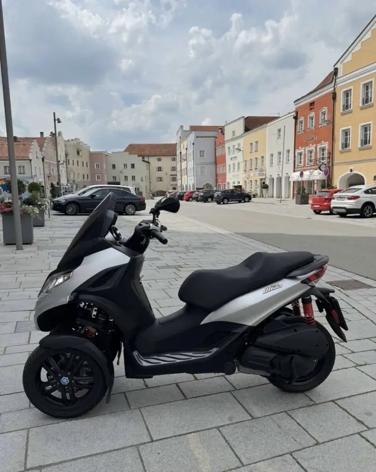 Piaggio MP3 300