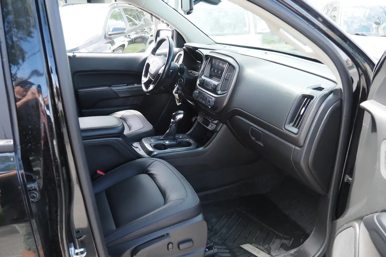GMC Canyon photo GMC Canyon