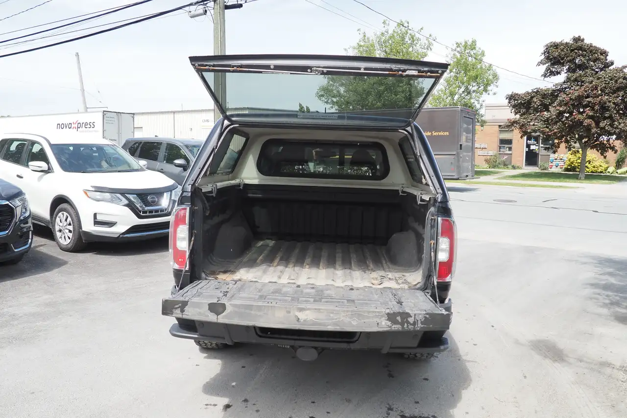 GMC Canyon photo GMC Canyon