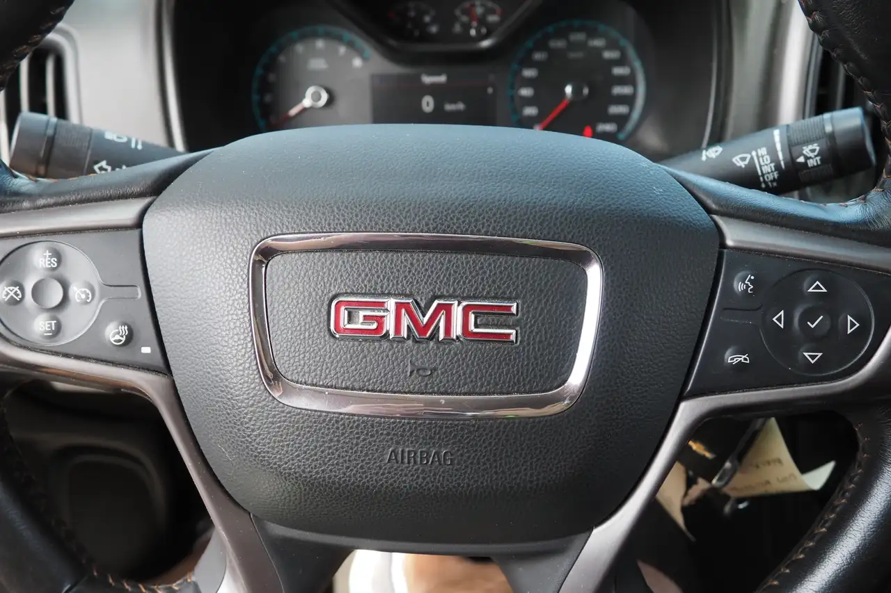 GMC Canyon photo GMC Canyon