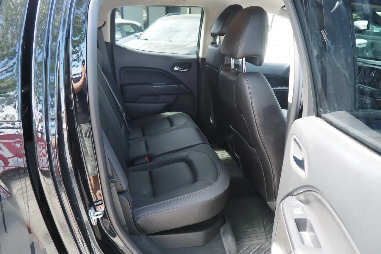 GMC Canyon photo GMC Canyon