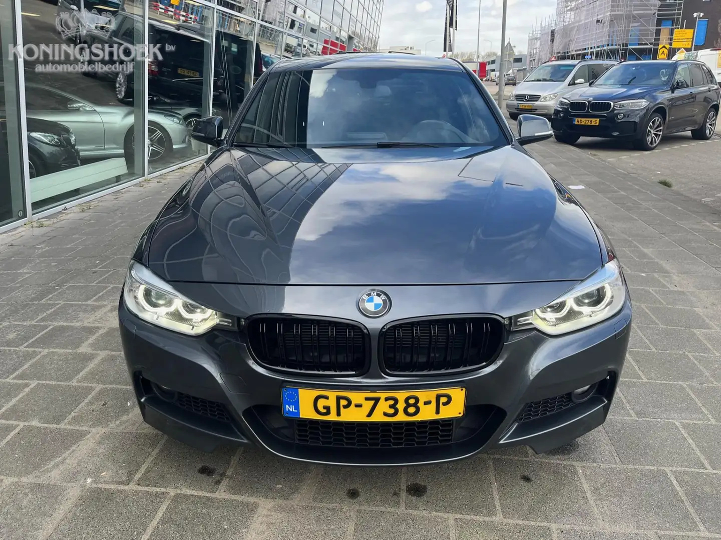 BMW 335 3-serie 335i xDrive M Sport Executive Grau - 2