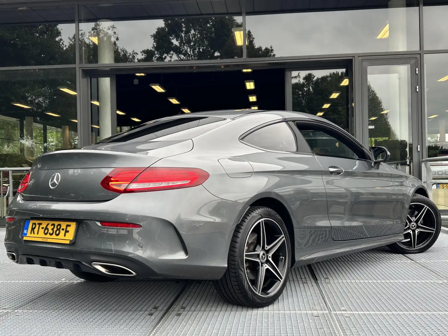 Mercedes-Benz C 180 Coupé AMG-Line 157PK | Panoramadak | Stoelverwarmi Gris - 2