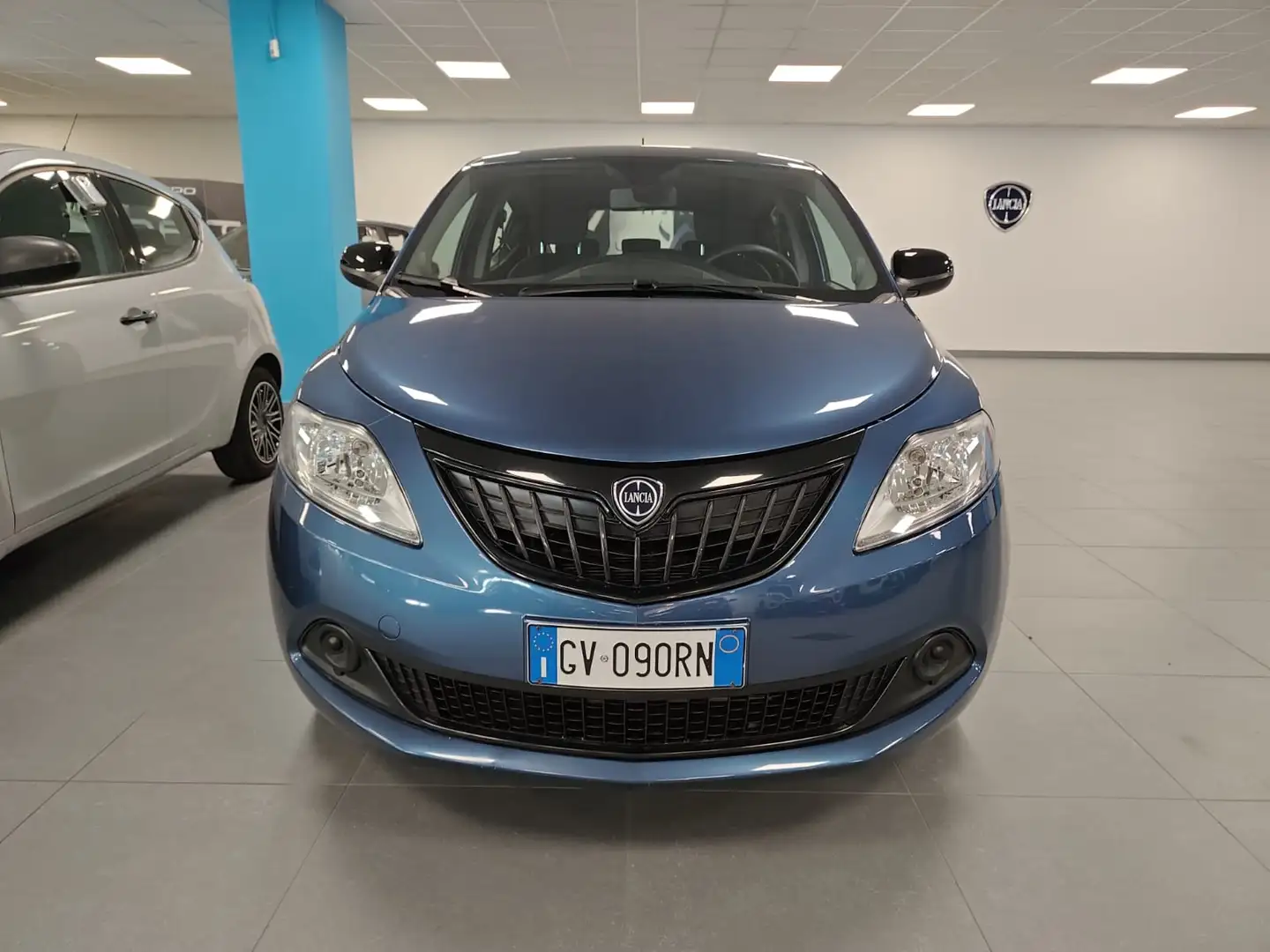 Lancia Ypsilon My23 1.0 Firefly 70 CvStart&Stop Hybrid Gold Blau - 2