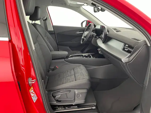 Audi Q3 view 10