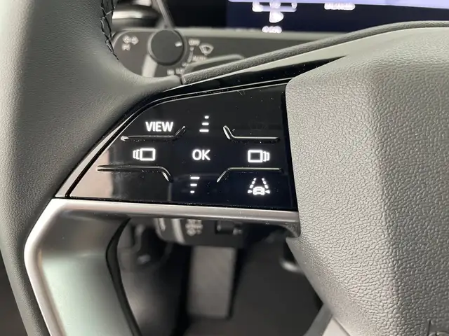 Audi Q3 view 14