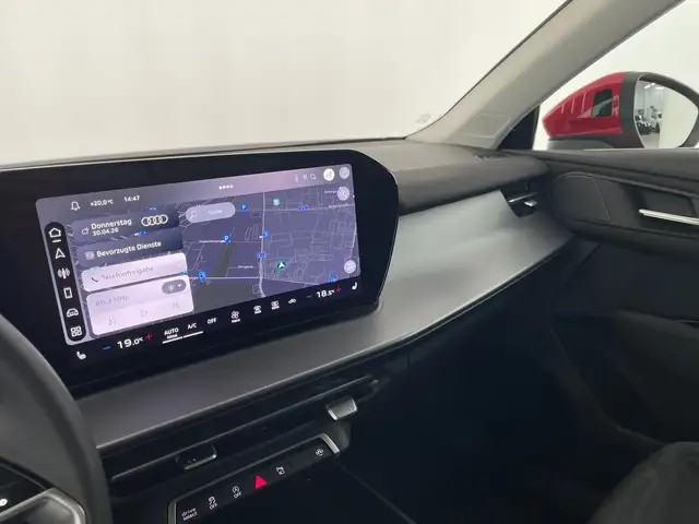 Audi Q3 view 9