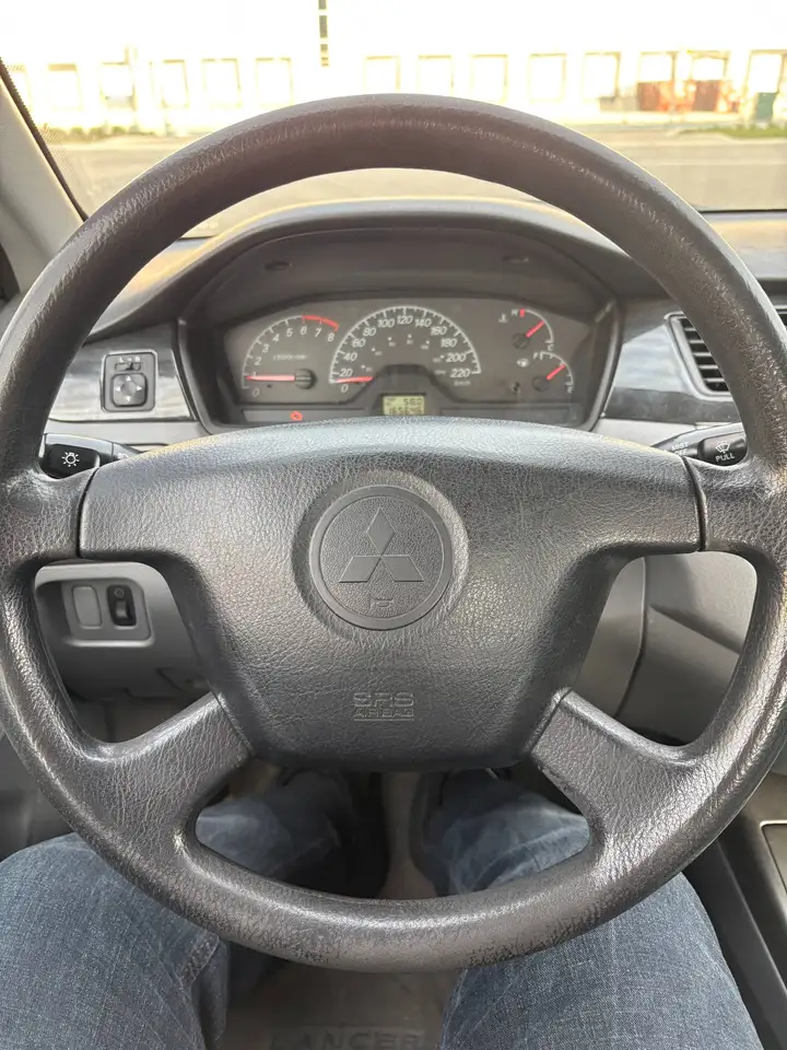 Mitsubishi Lancer снимка Mitsubishi Lancer
