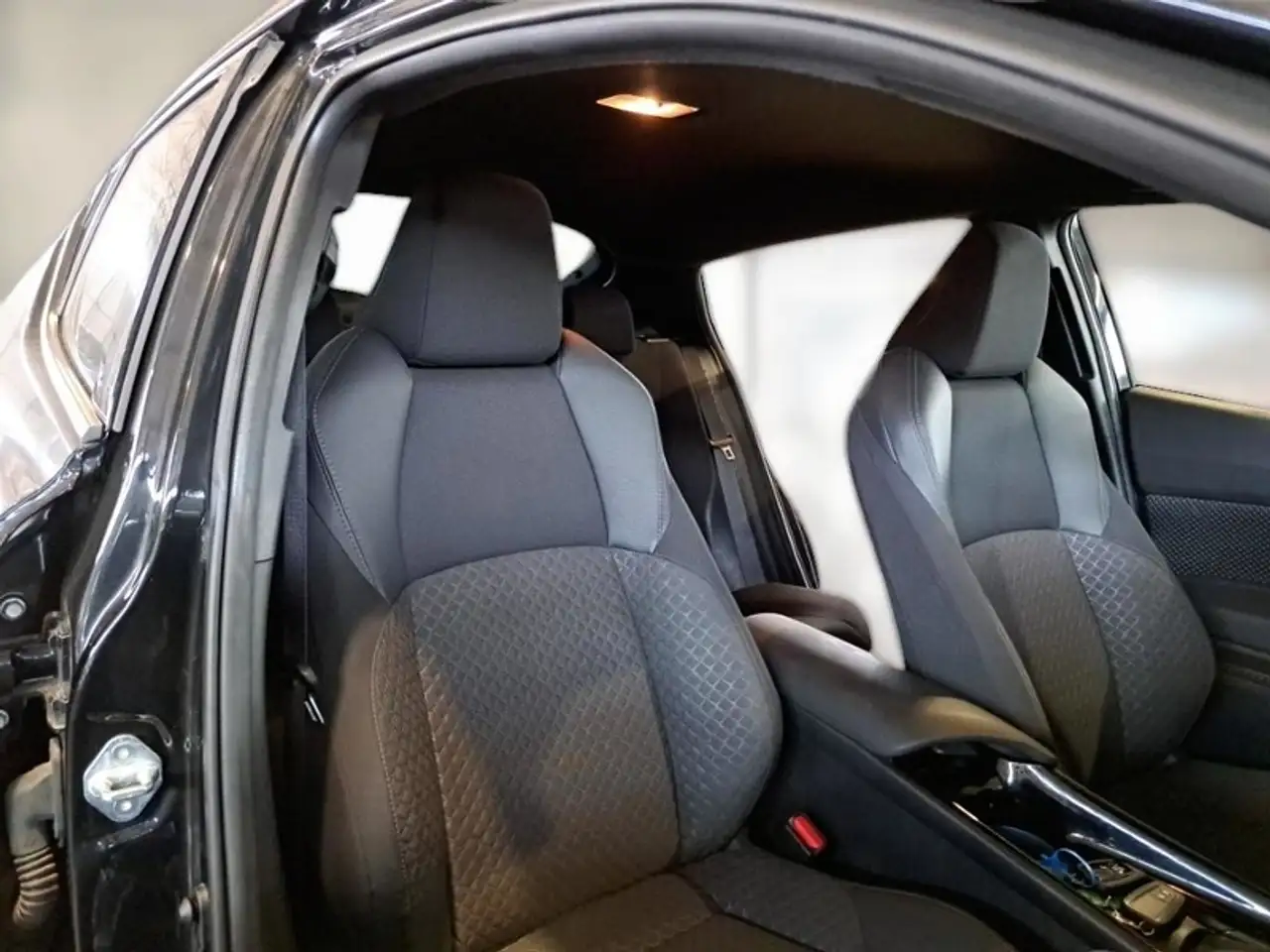 Toyota C-HR 2.0H 152 CV E-CVT MOREBUSINESS SUV, миниатюра 10