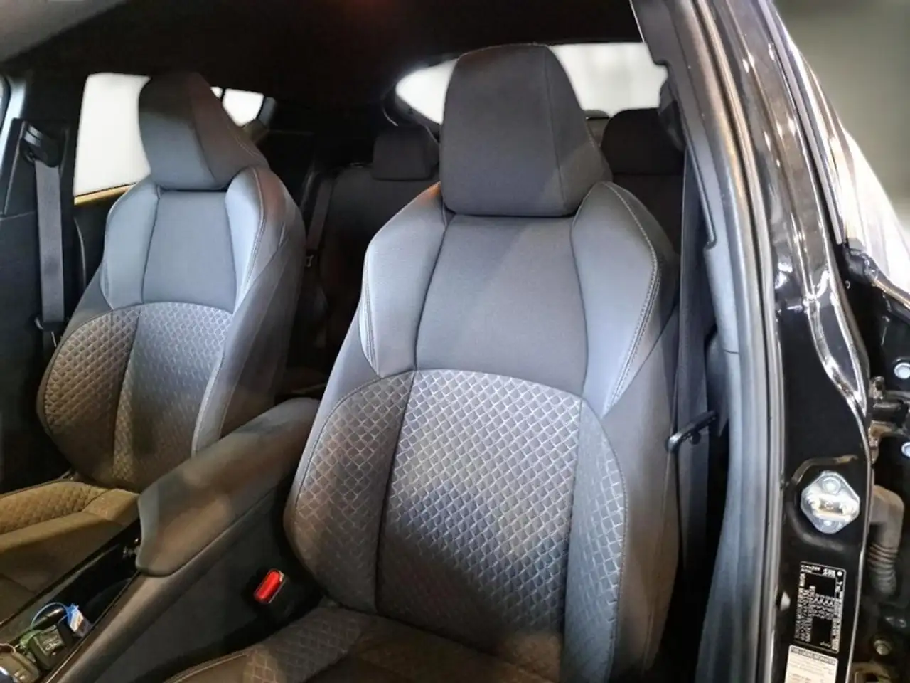 Toyota C-HR 2.0H 152 CV E-CVT MOREBUSINESS SUV, миниатюра 9